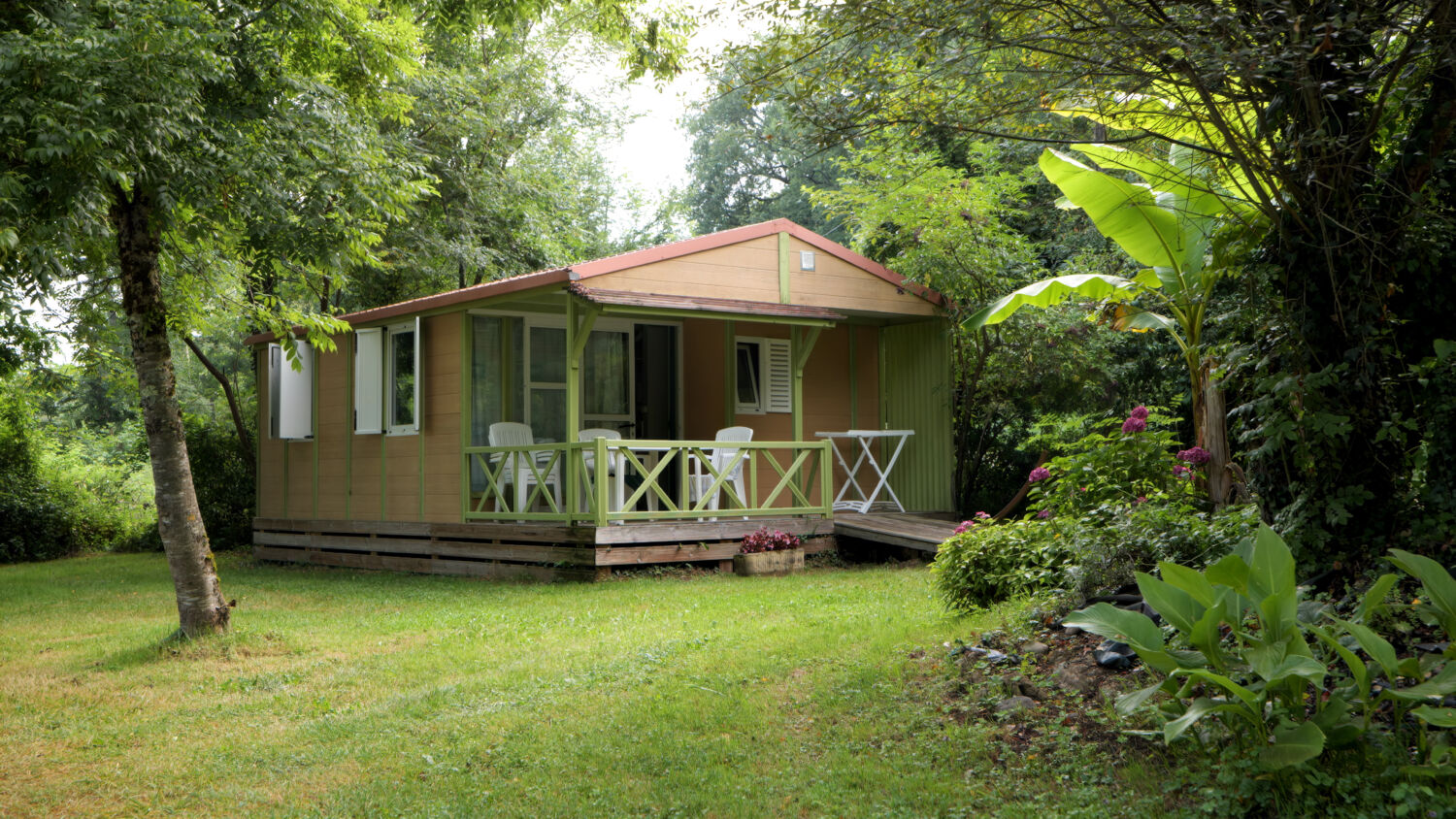 domaine naturiste de l eglantiere chalet